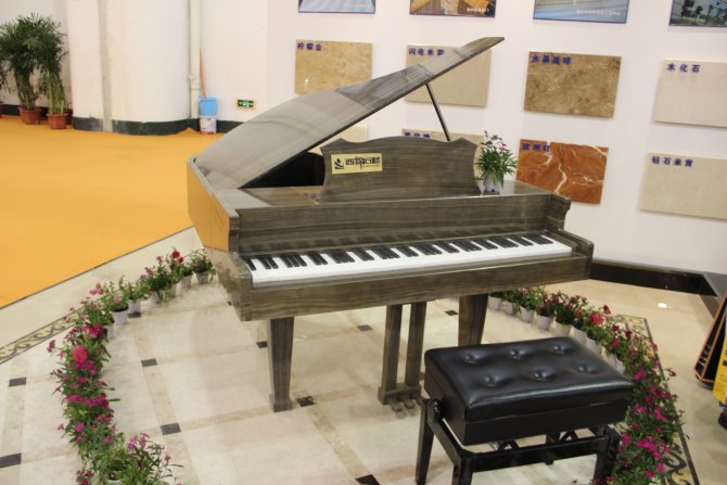 1675521762-1516998081-1509086009-cin-piano.jpg