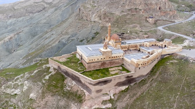 1784278397-a-ri-ishak-pasha-palace-ishakpasa-sarayi-near-dogubay-2026-01-09-07-50-44-utc.jpg