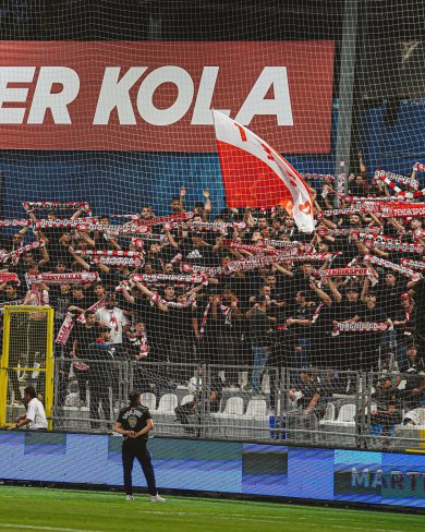 hrjki1kwcaa-ny1.jpg