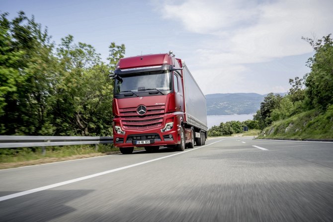 mercedes-benz-actros-1851-ls.jpg